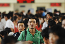 暑假結(jié)束 鐵路迎來高峰期